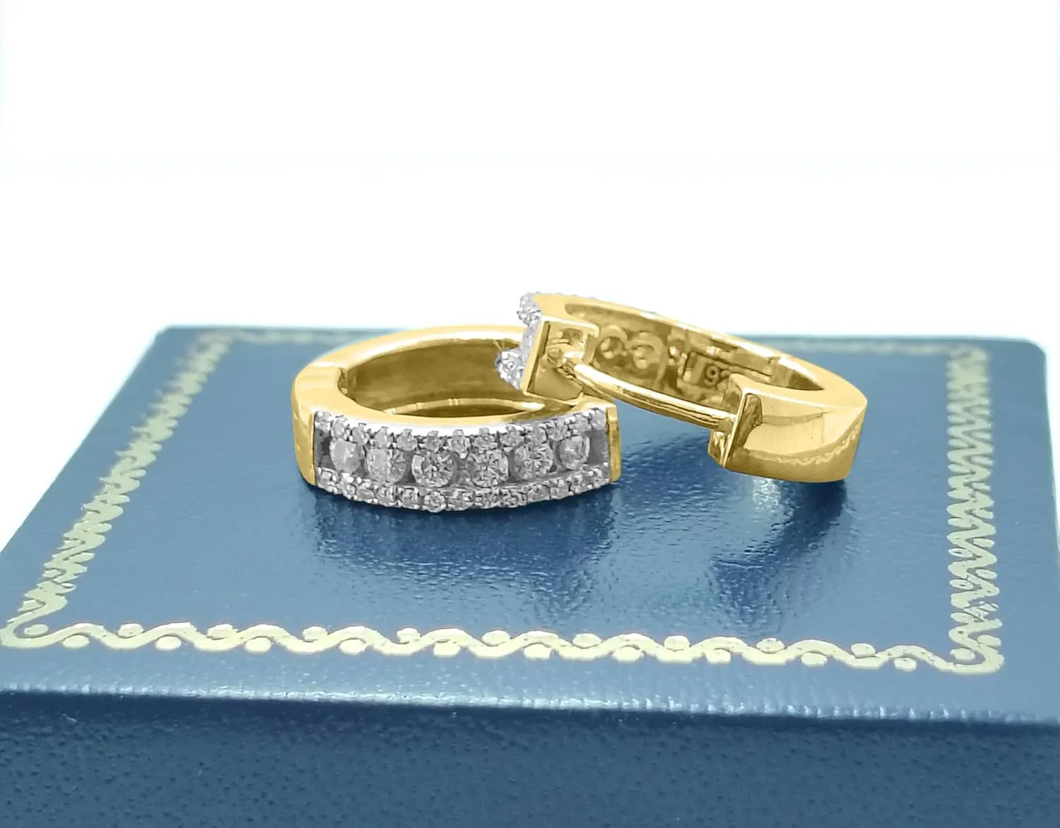 0.25 Ct Round Cu Moissanite Minimalist Huggie Hoop Earrings for Women (Color - D, Clarity - VVS1-VVS2, 0.16 Carat) in 14K Gold Plated 925 Sterling Silver
