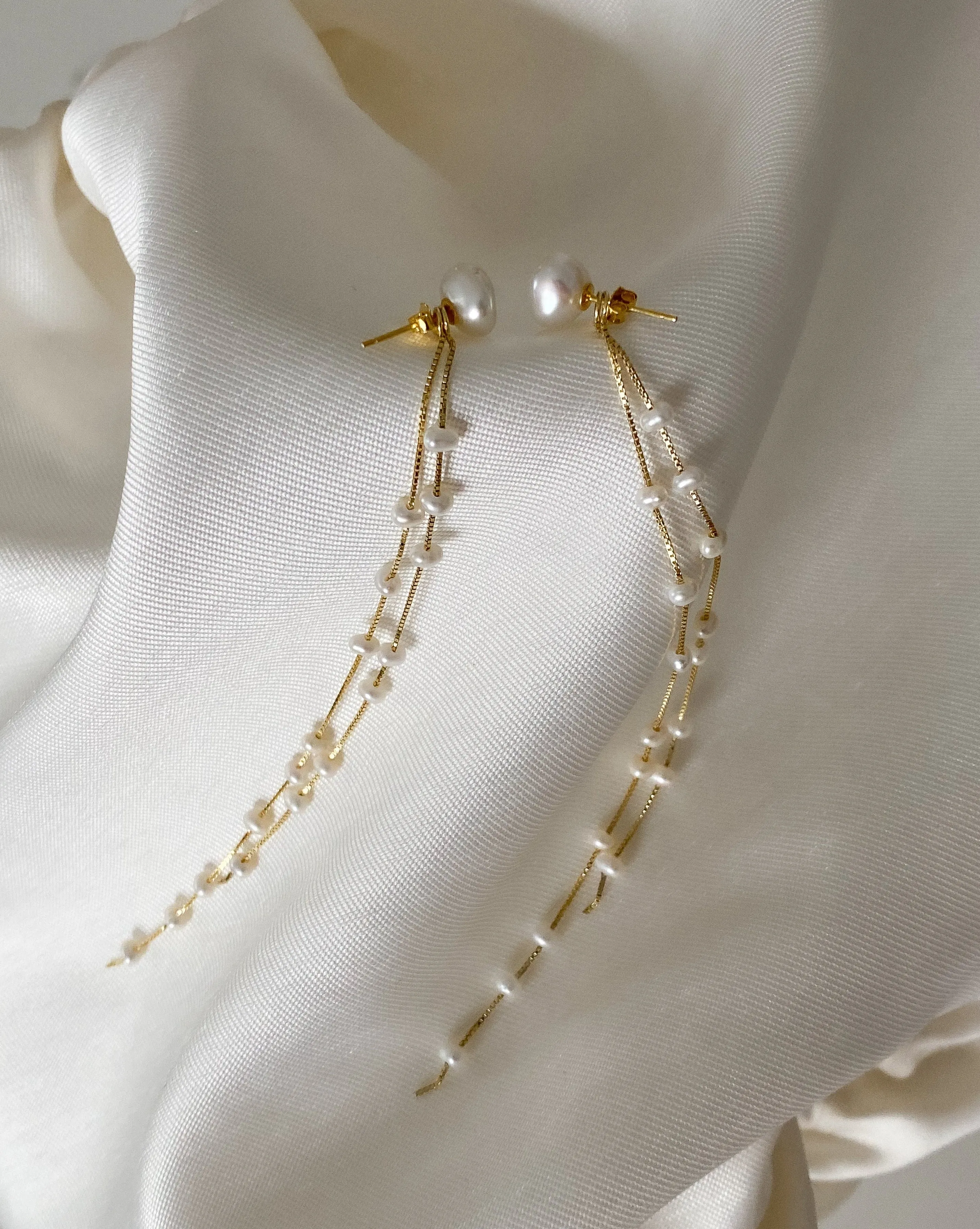 Alisa Pearl Earrings