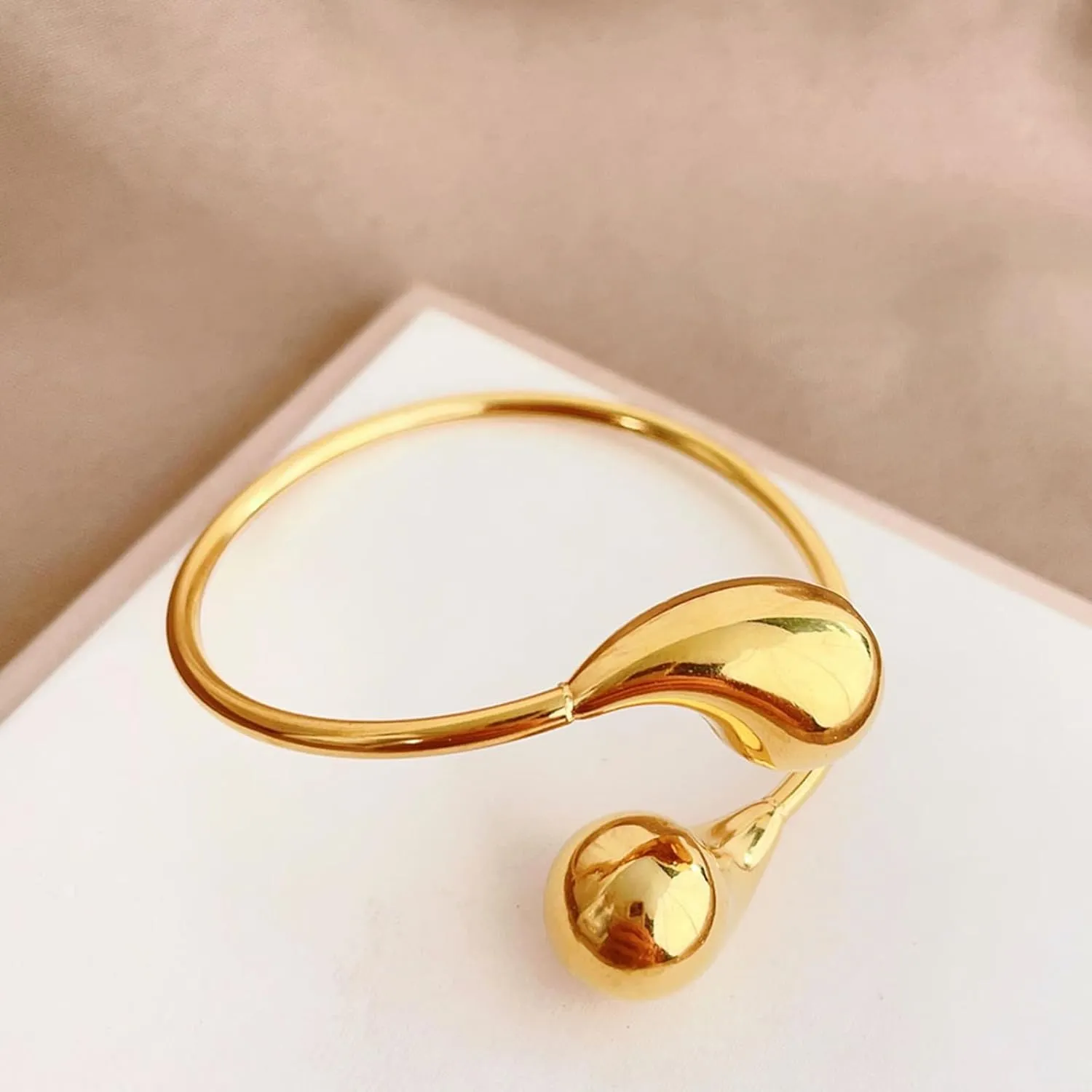 Bi&Yamigeo Teardrop Open Cuff Bracelet,Stainless Steel Tear Water Drop Bangle Bracelet,Dainty Chunky Waterdrop Jewelry for Women