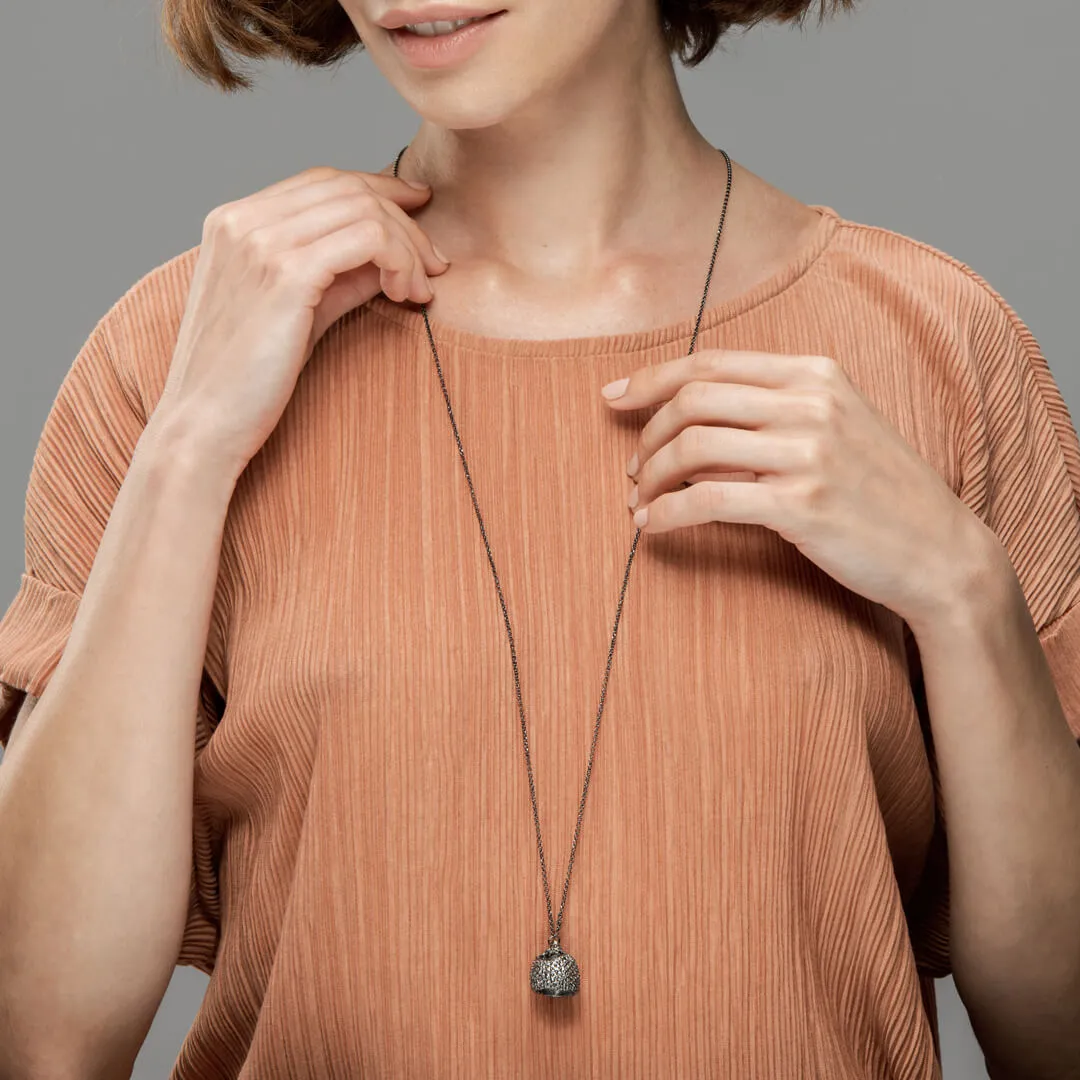 Big acorn - sparkling necklace - dark rhodium