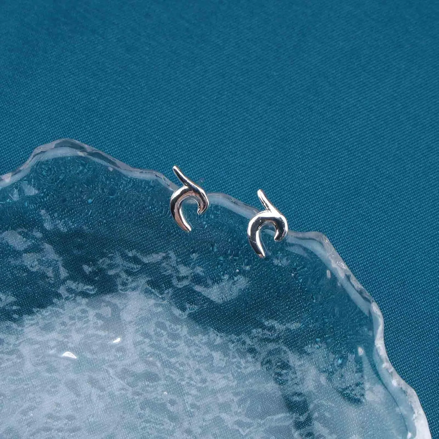 Bohemia Tiny Wave Earrings Silver Ocean Wave Studs Earrings Summer Beach Sea Earrings Minimalist Earrings Jewelry for Women