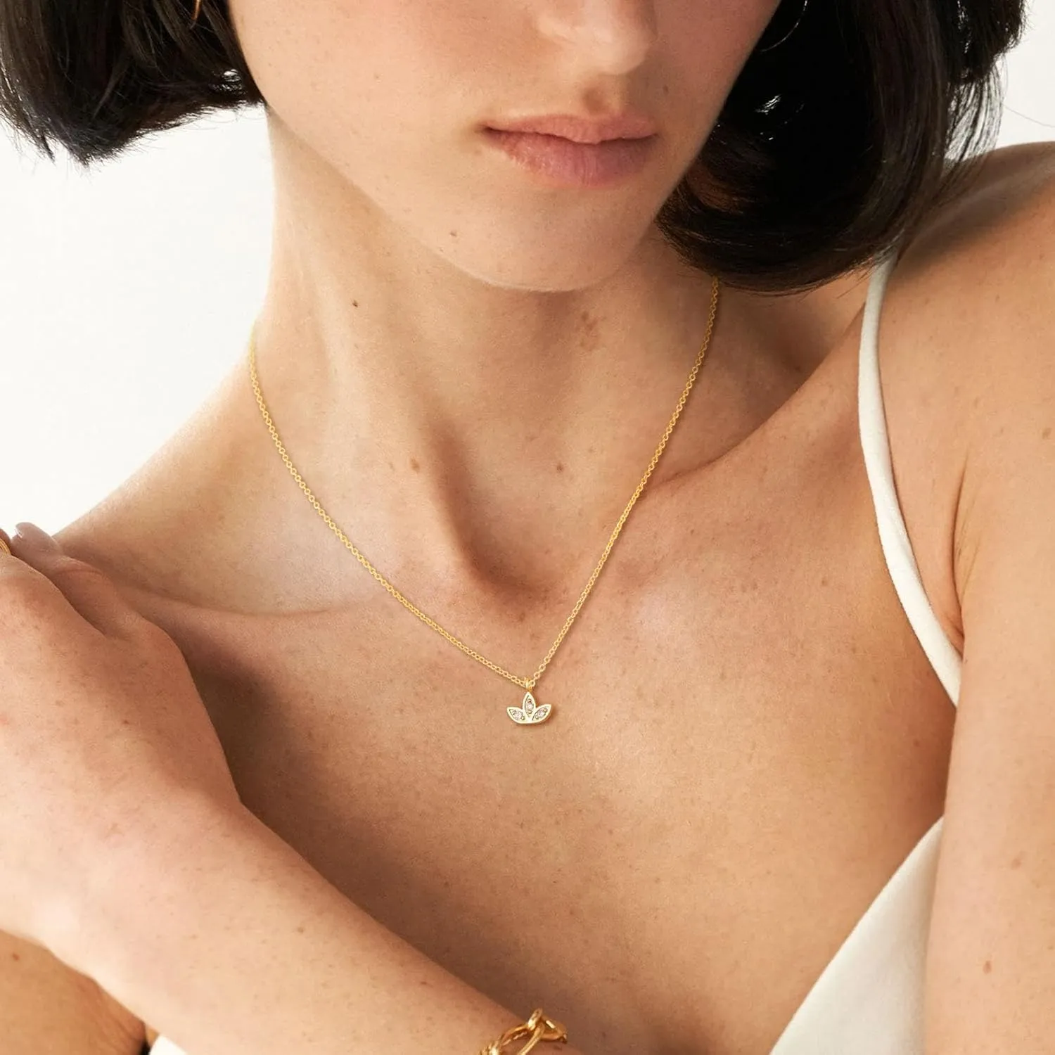 CHESKY Gold Diamond Pendant Necklace for Women, Dainty 14K Gold Plated CZ Pendant Necklace Trendy Cubic Zirconia Choker Necklaces for Women Simple Gold Everyday Jewelry Gifts