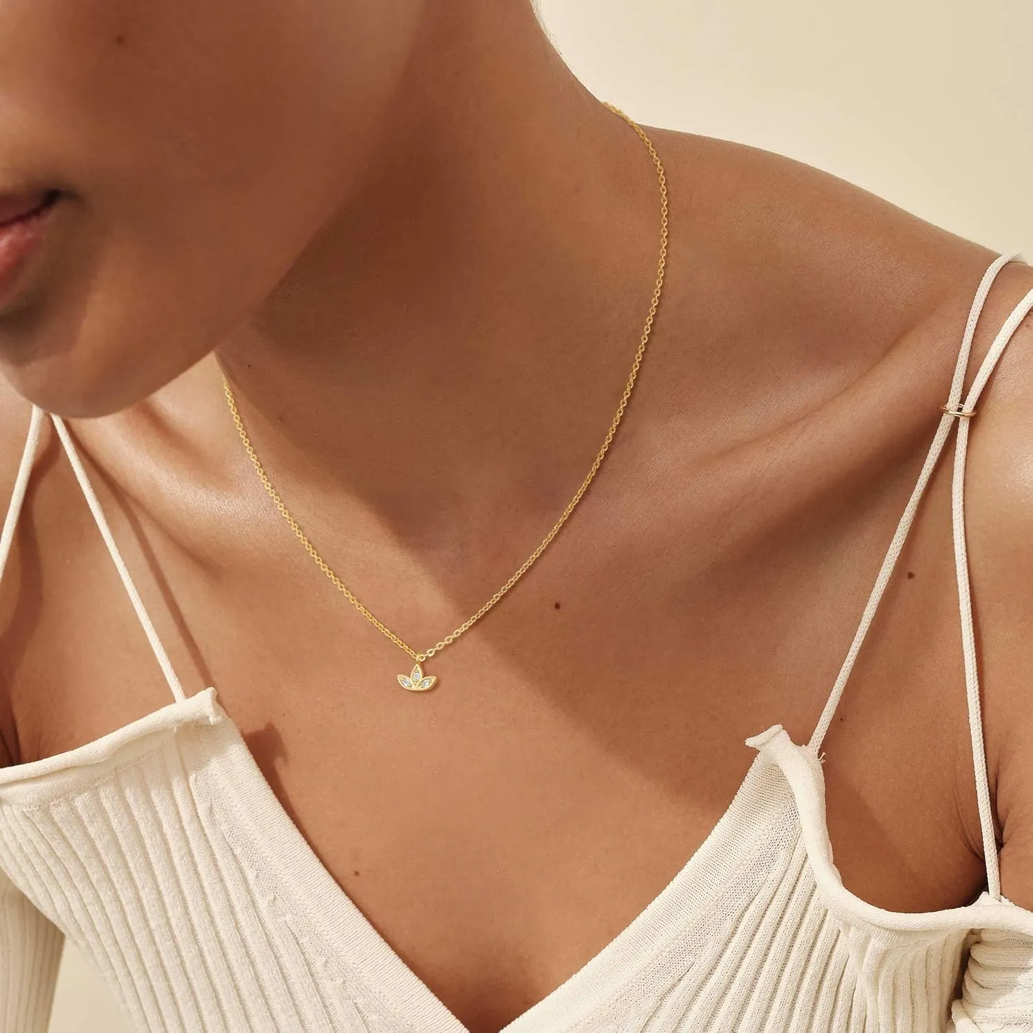 CHESKY Gold Diamond Pendant Necklace for Women, Dainty 14K Gold Plated CZ Pendant Necklace Trendy Cubic Zirconia Choker Necklaces for Women Simple Gold Everyday Jewelry Gifts