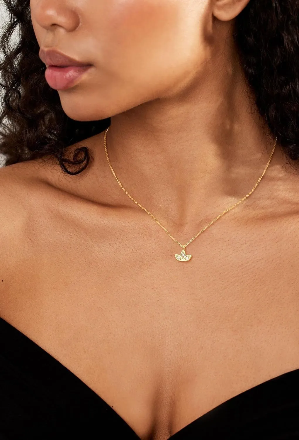 CHESKY Gold Diamond Pendant Necklace for Women, Dainty 14K Gold Plated CZ Pendant Necklace Trendy Cubic Zirconia Choker Necklaces for Women Simple Gold Everyday Jewelry Gifts