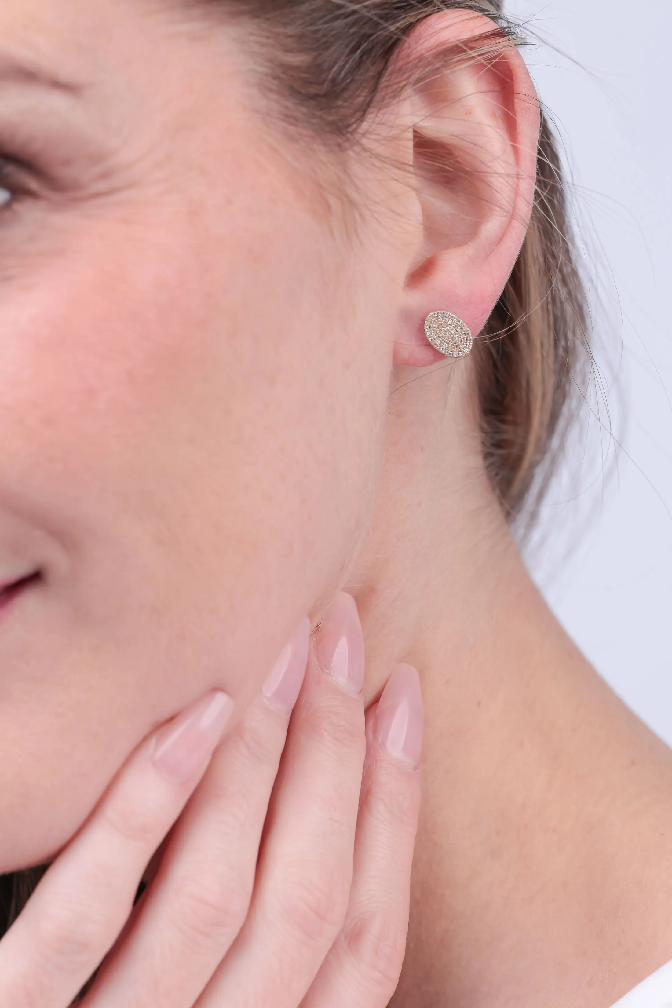 Dilamani Oval Diamond Earring in Yellow Gold