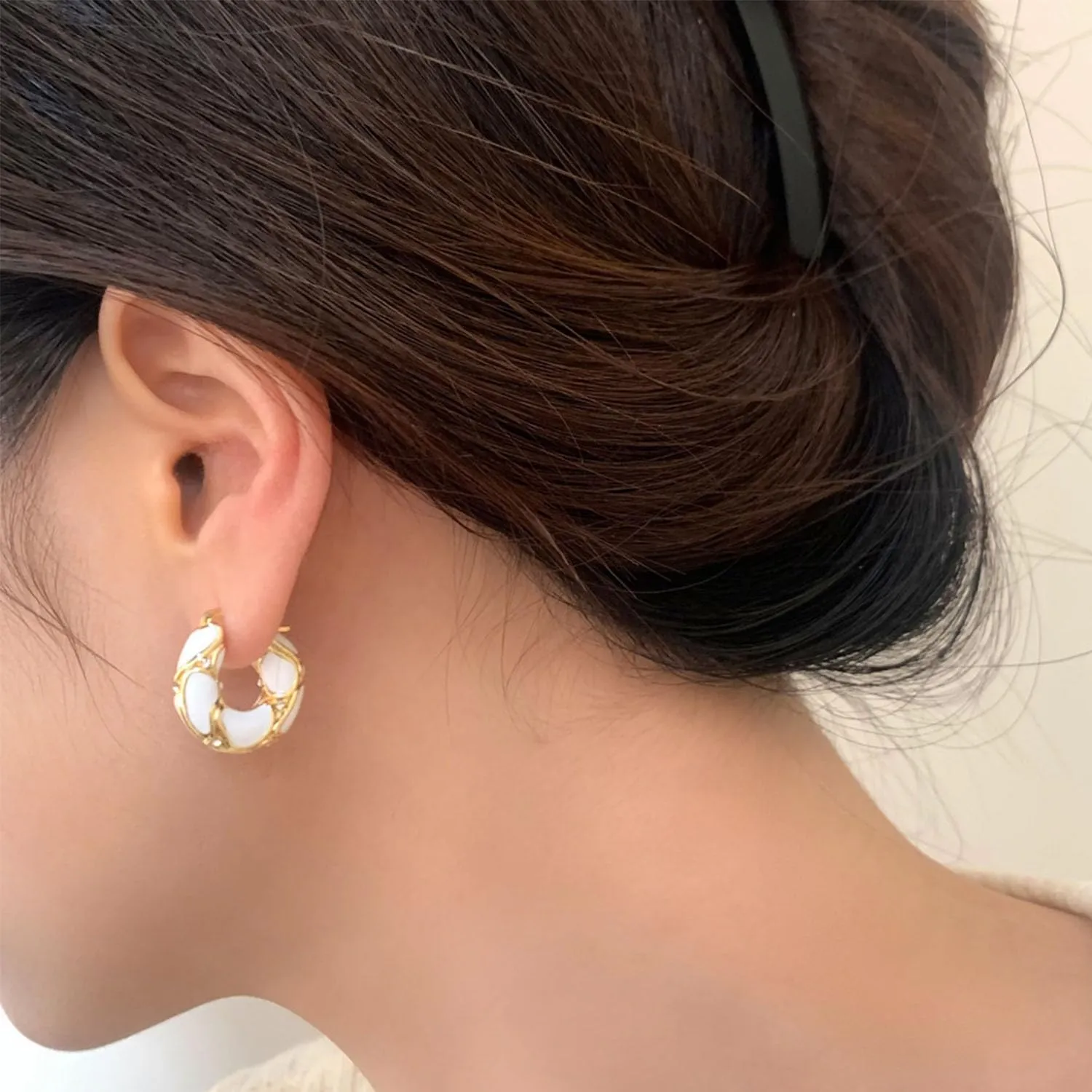 Enamel Gold Hoop Earrings for Women Vintage Small Hoop Earrings Enamel Huggie Earring Lightweight Thick Hoop Earrings Jewelry for Women