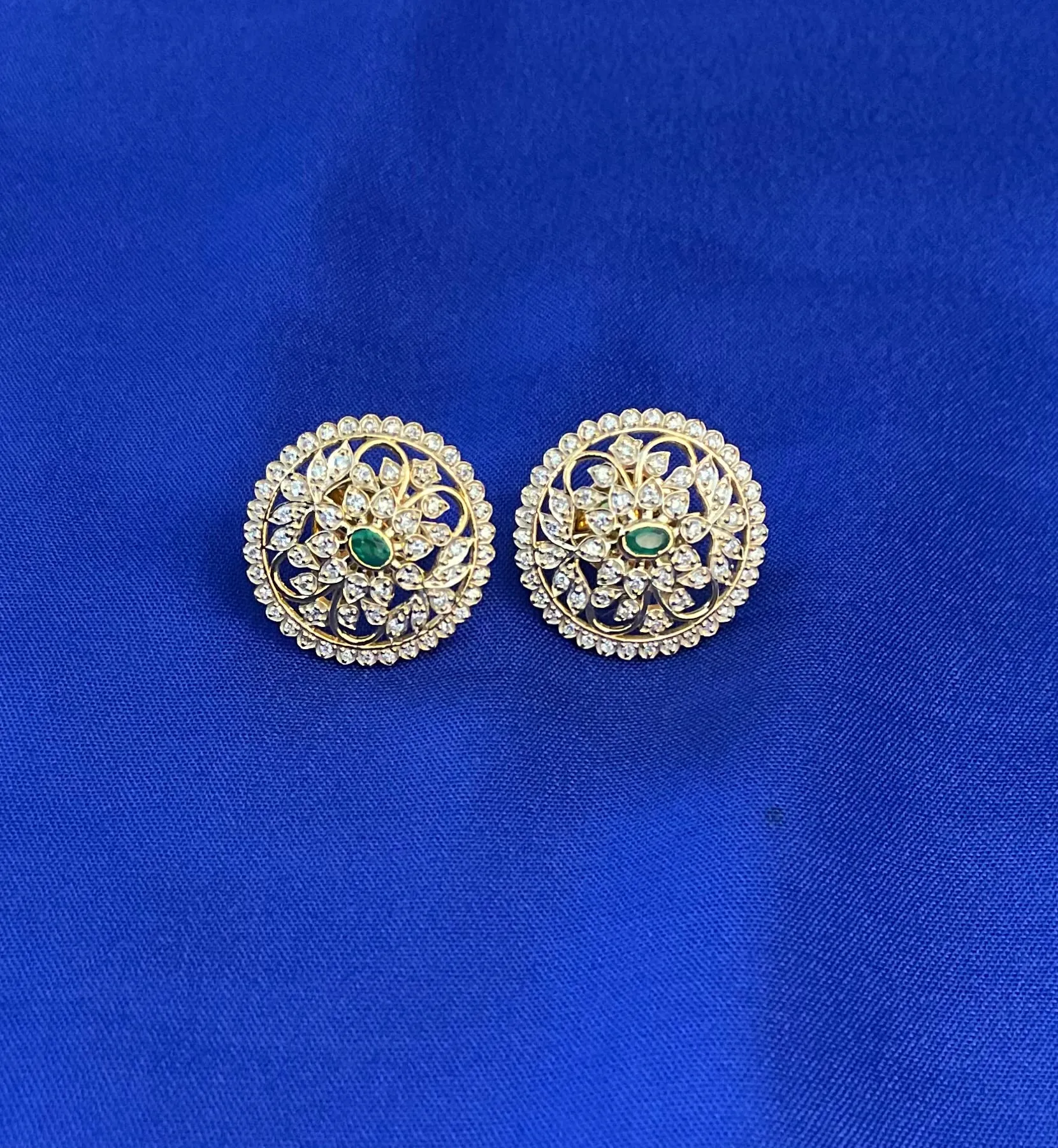 Enamour Open Close  Setting Earrings