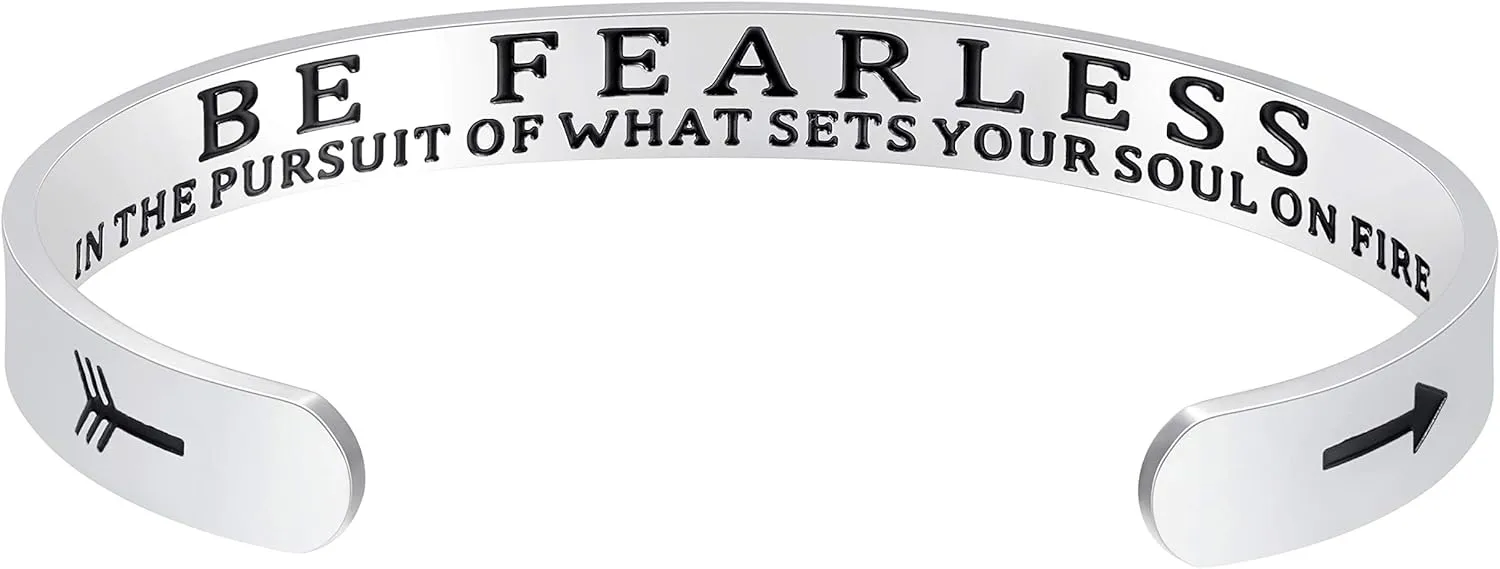 Fesciory Inspirational Bracelets for Women,Stainless Steel Engraved Personalized Positive Mantra Quote Keep Going Cuff Bangle College Graduation for Her