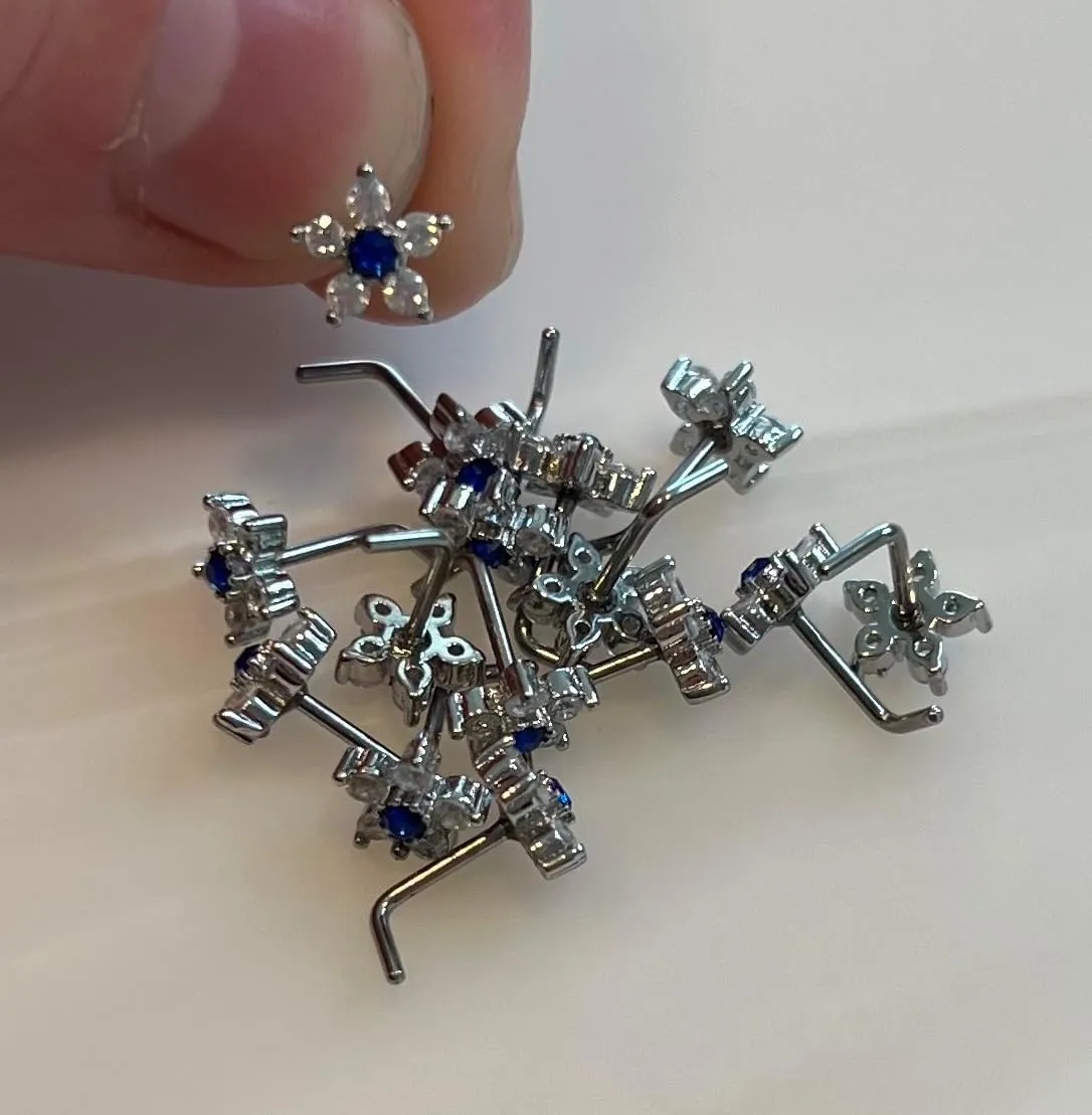 FIFTH CUE 20G 6 CZ Flower Top 316L Surgical Steel L Bend Stud Nose Ring
