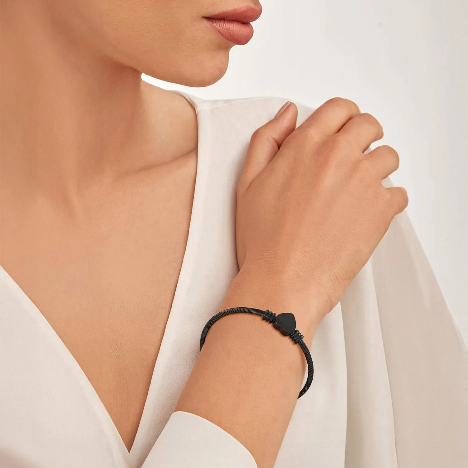 GOLDCHIC JEWELRY Personalized Heart Bracelet That Holds Pictures for Women, Stainless Steel Custom Adjustable Link Locket Bracelets in Gold/Black Customized Gifts for Mother Wife Loved One