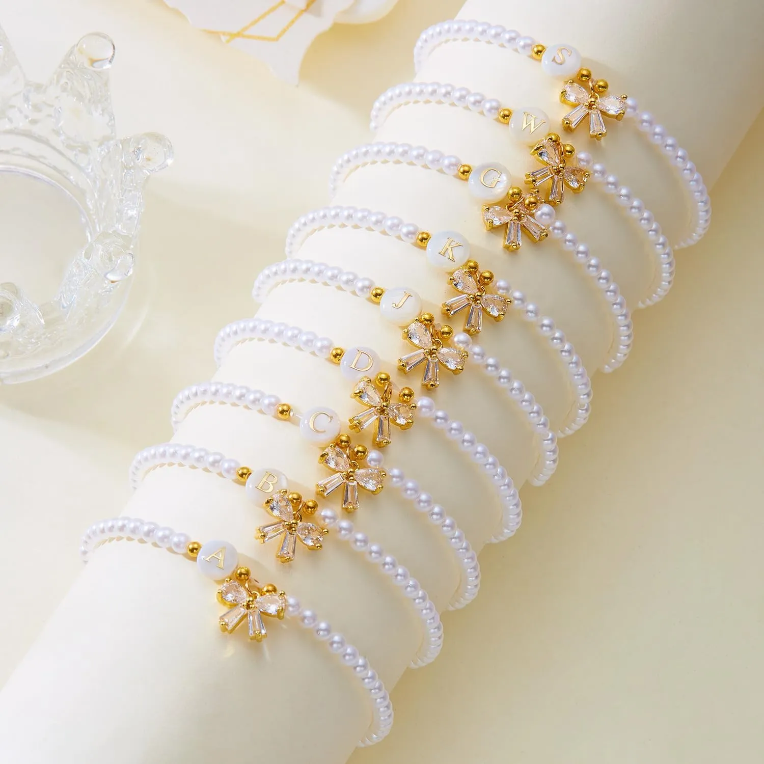 Initial Bracelets A-Z 26 Letters Pearl Bracelet with Bow Charms for Women Rhinestone Bow Bracelets Adjustable Jewelry for Mom Daughter Birthday Gift