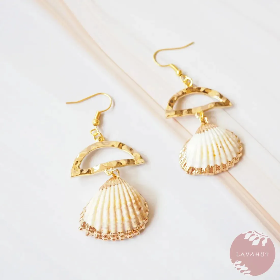 Jazzy White Ark Seashell Drop Earrings