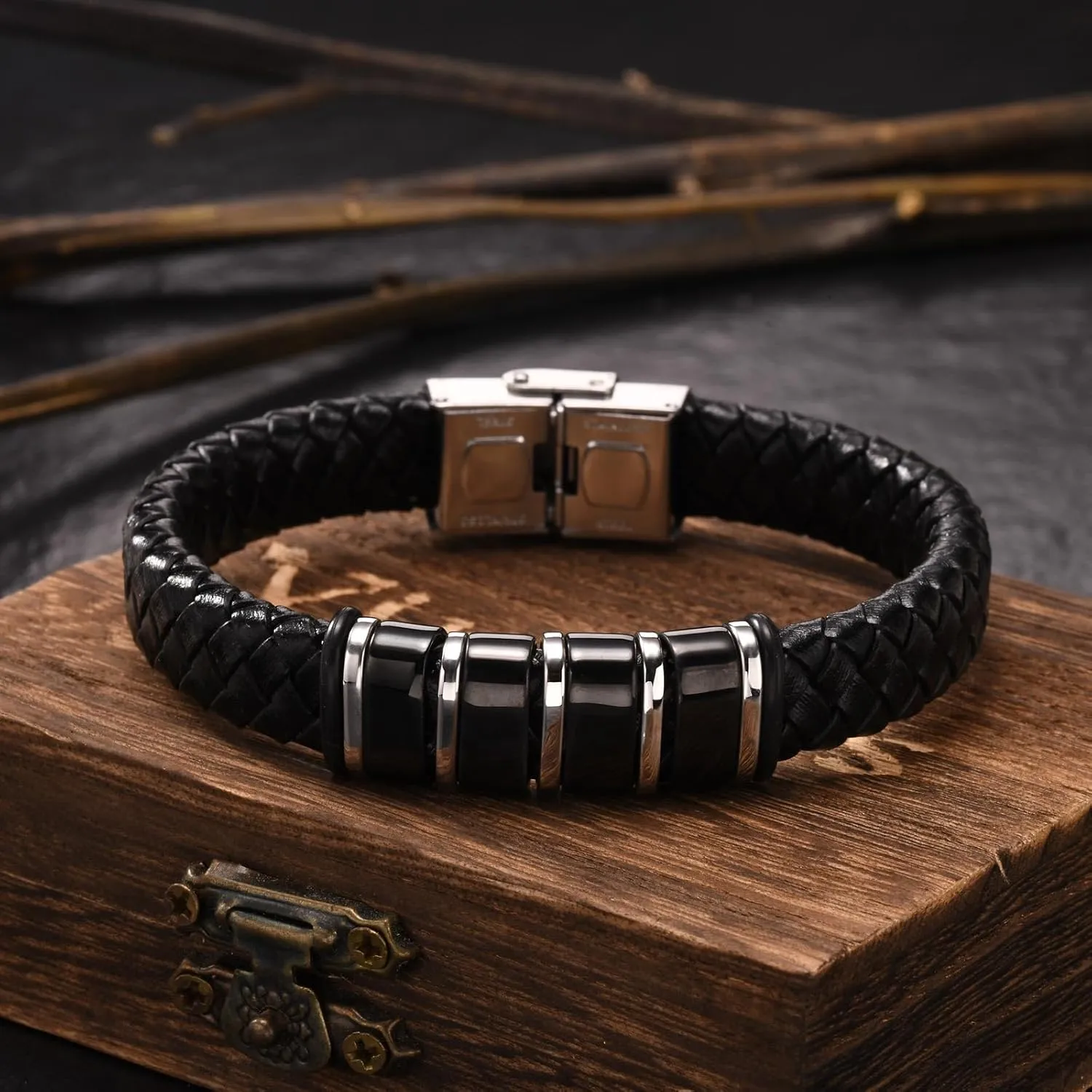 MEALGUET Personalized Bracelet for Dad with Family Names : Custom Engrave 2-6 Beads Bracelets Black Braided Leather Wristband,Customized Gifts for Father Dad Husband from Daughter Son Wife