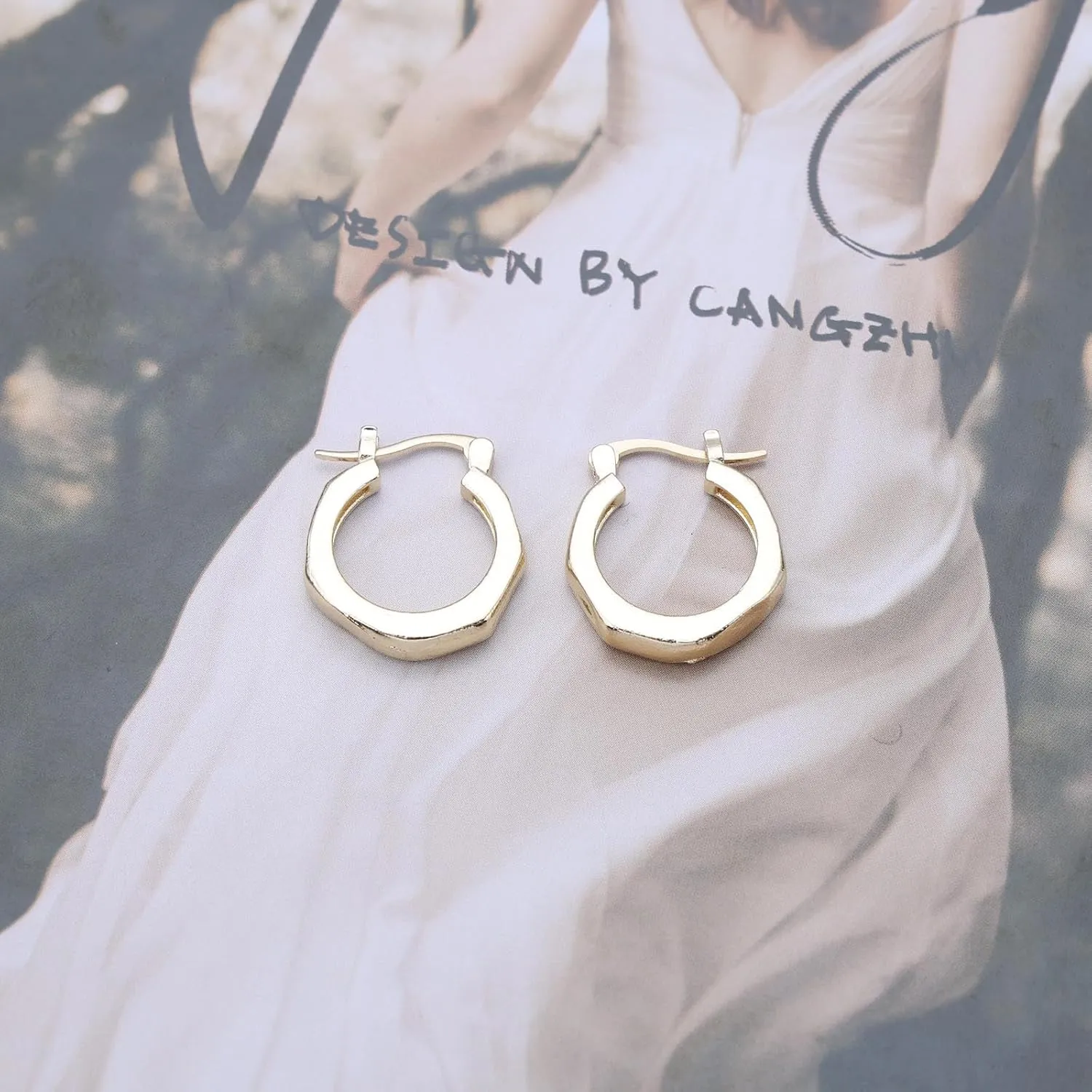 Minimalist Gold Hoop Earrings Metal Chunky Hoop Drop Earrings Small Hoop Huggie Earrings Gold Circle Earrings Hammered Round Hoop Earrings Jewelry for Women
