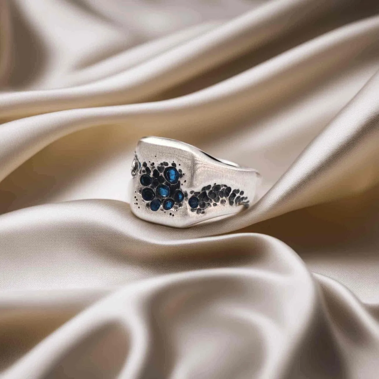 Natural Blue Sapphire Ring 925 Sterling Silver Mens Sapphire Ring Hammered Gemstone Jewelry Gift for Him Signet Rings for Men