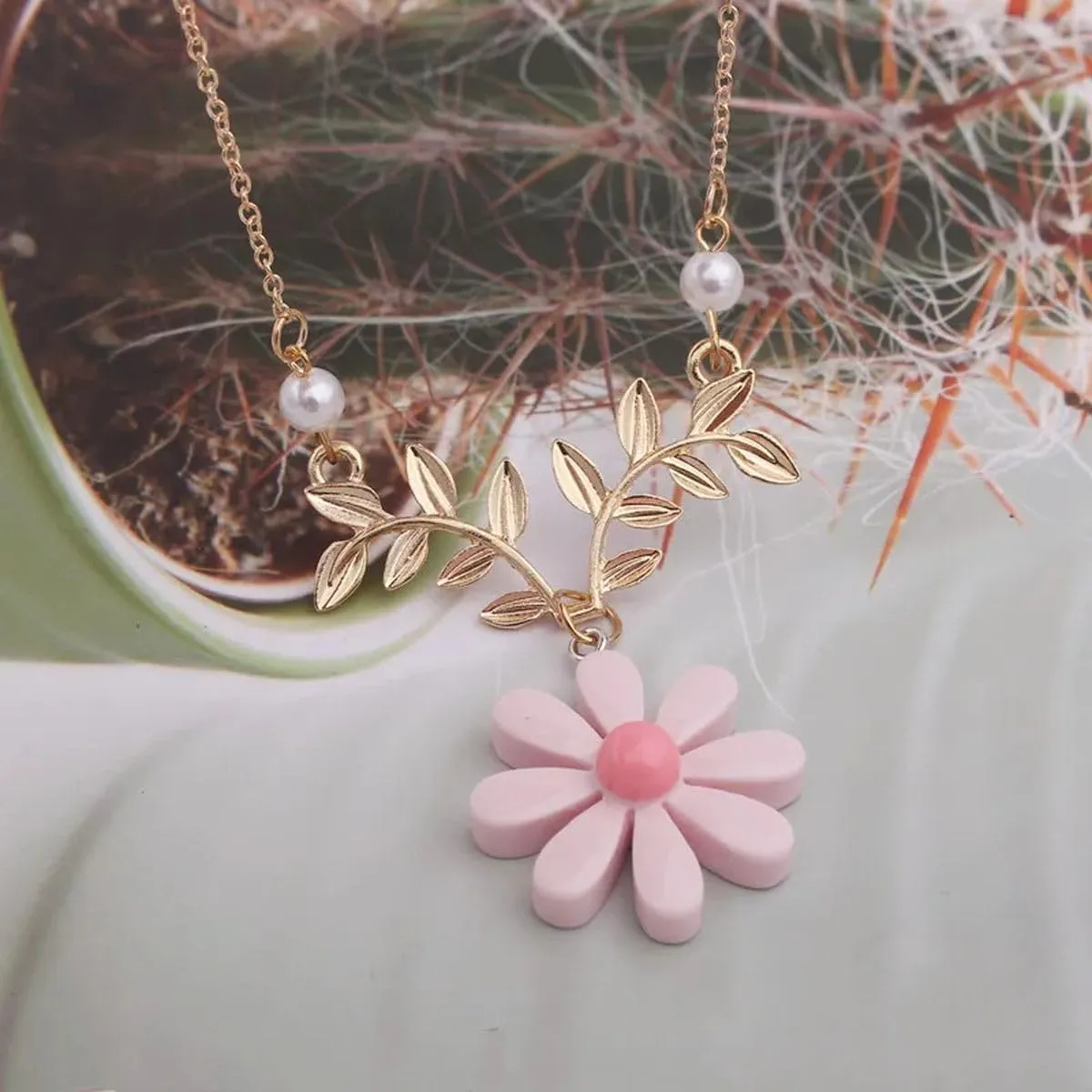 New 2026 Delicate Sunflower Pendant Necklace For Women Daily Imitation Pearl Jewelry Sweater Daisy Flower Leaf Collar Accessories Decoration Luxury Trendy Best Gift