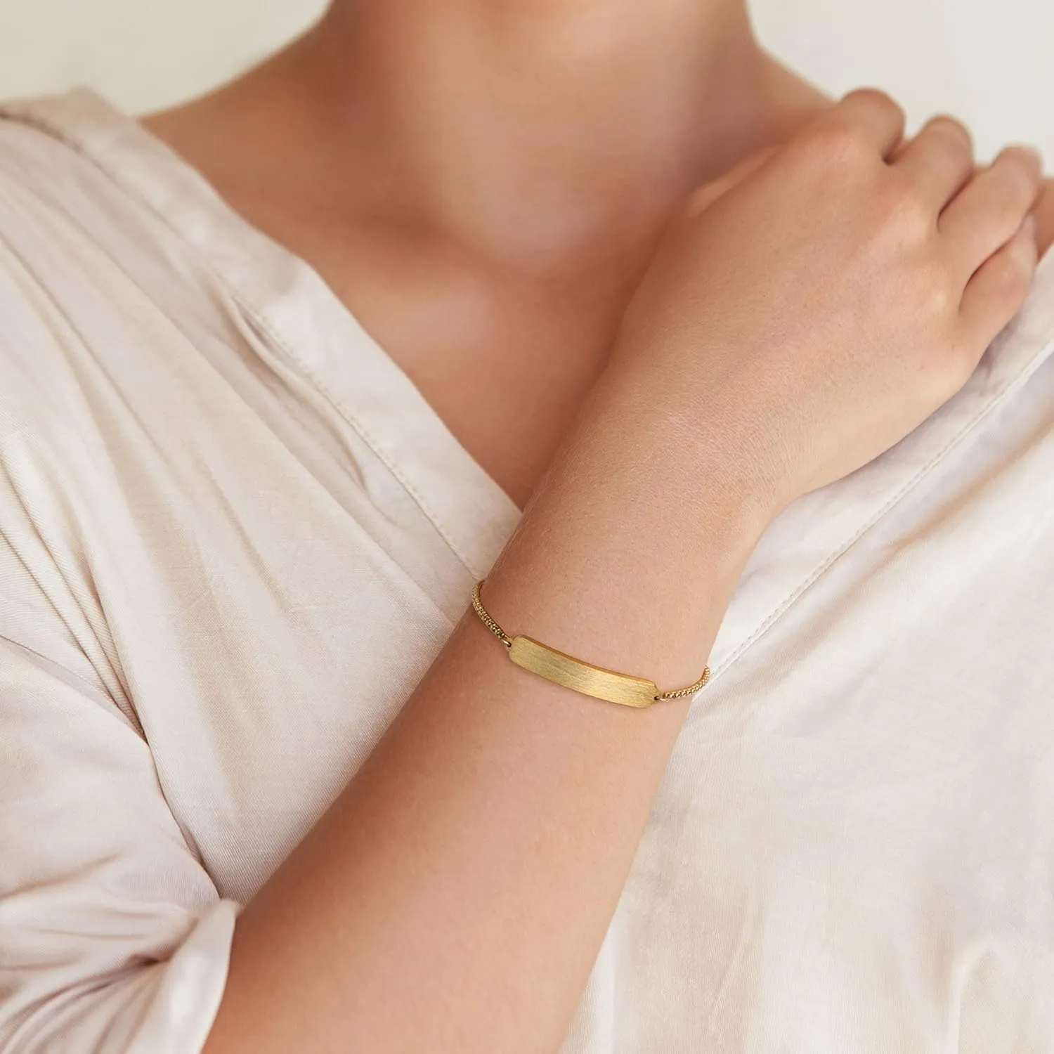 Personalized Name Bar Bracelet for Women Custom ID Engraved Date Quote Coordinates Gold Silver Plated Bracelets with Adjustable Chain Best Friend Bridesmaid Gift