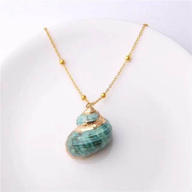 Puka Shell Necklace Natural Cowrie Shell Pendant Necklace Handmade Conch Seashell Charm Beach Jewelry for Women Gift Boho