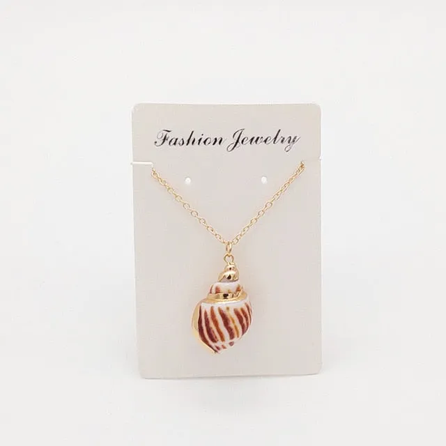 Puka Shell Necklace Natural Cowrie Shell Pendant Necklace Handmade Conch Seashell Charm Beach Jewelry for Women Gift Boho