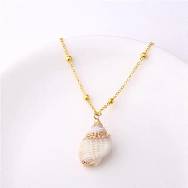Puka Shell Necklace Natural Cowrie Shell Pendant Necklace Handmade Conch Seashell Charm Beach Jewelry for Women Gift Boho