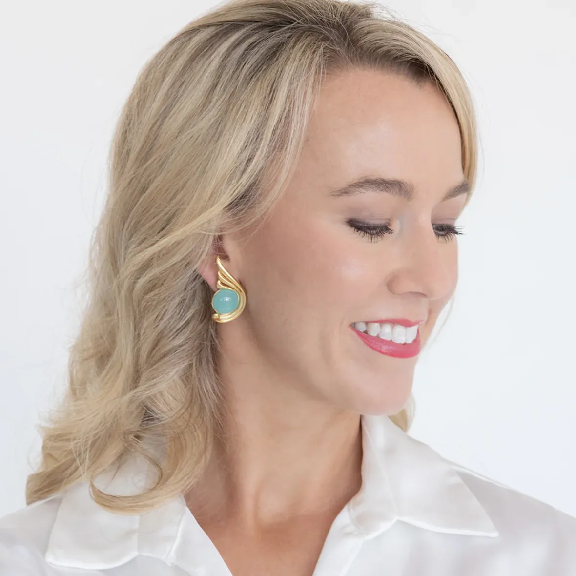 "Villa Artemis" Pearl Stud Earring