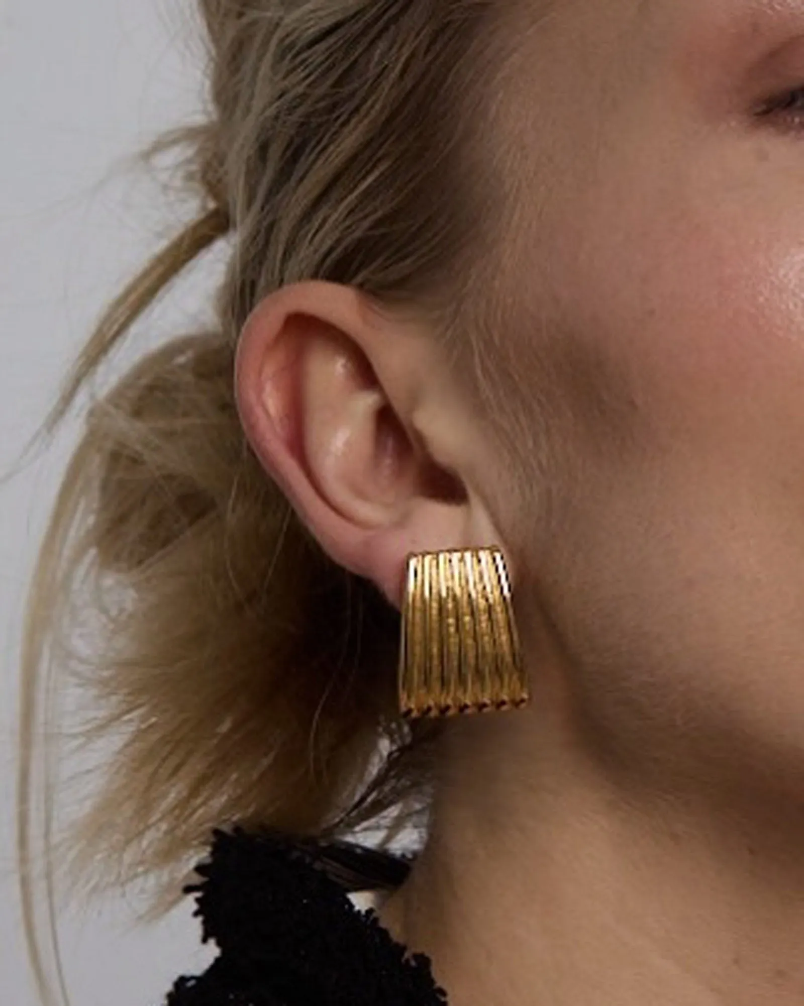 Ribbed Studs