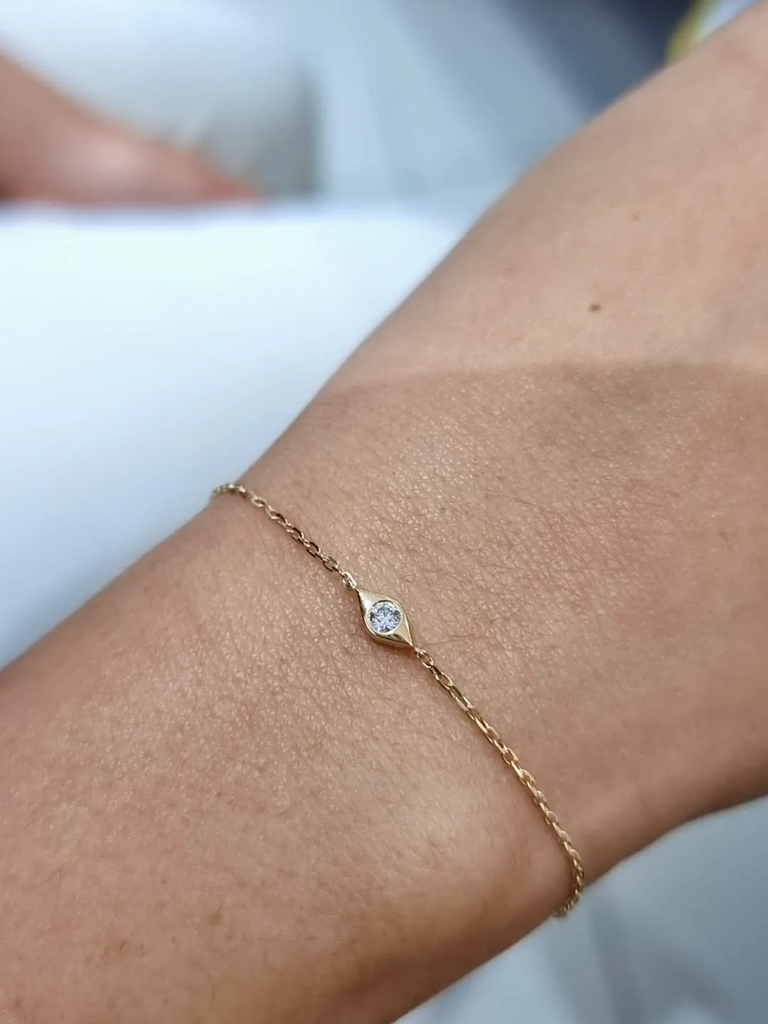 Solitaire Diamond Chain Bracelet In 18k Yellow Gold.