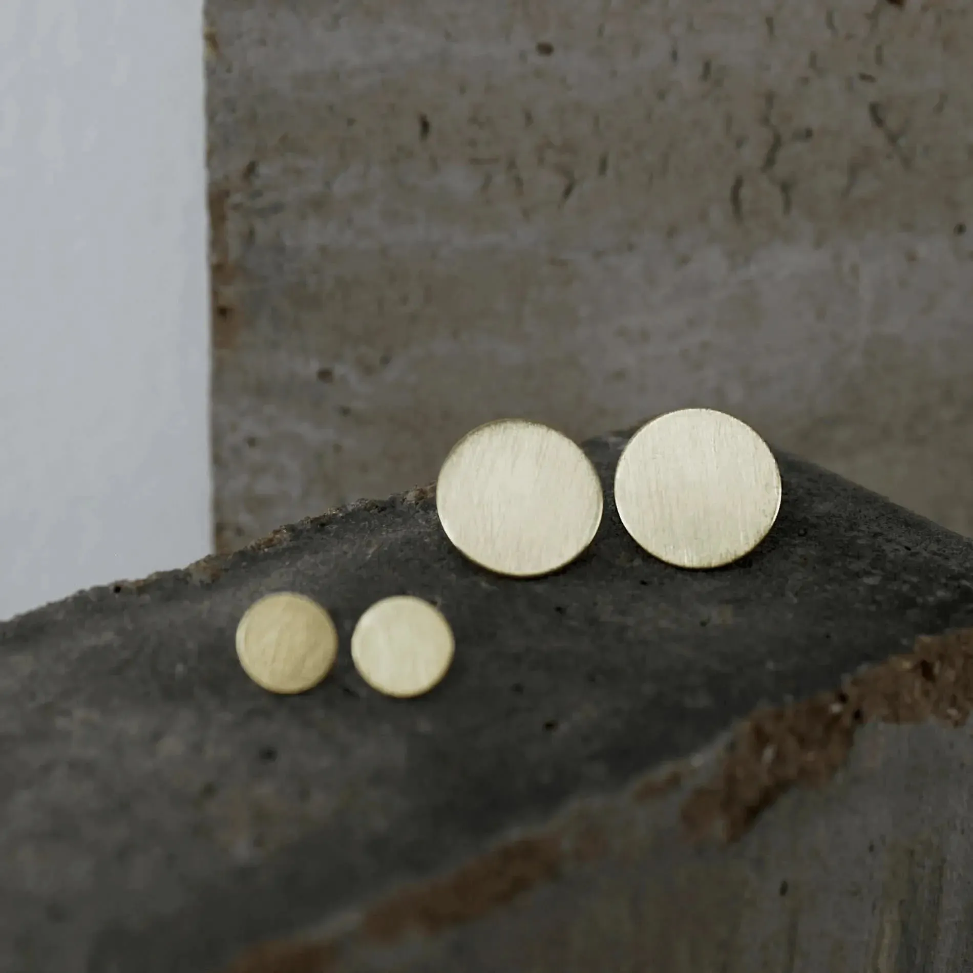 Theia Dot Earring Gold Plating