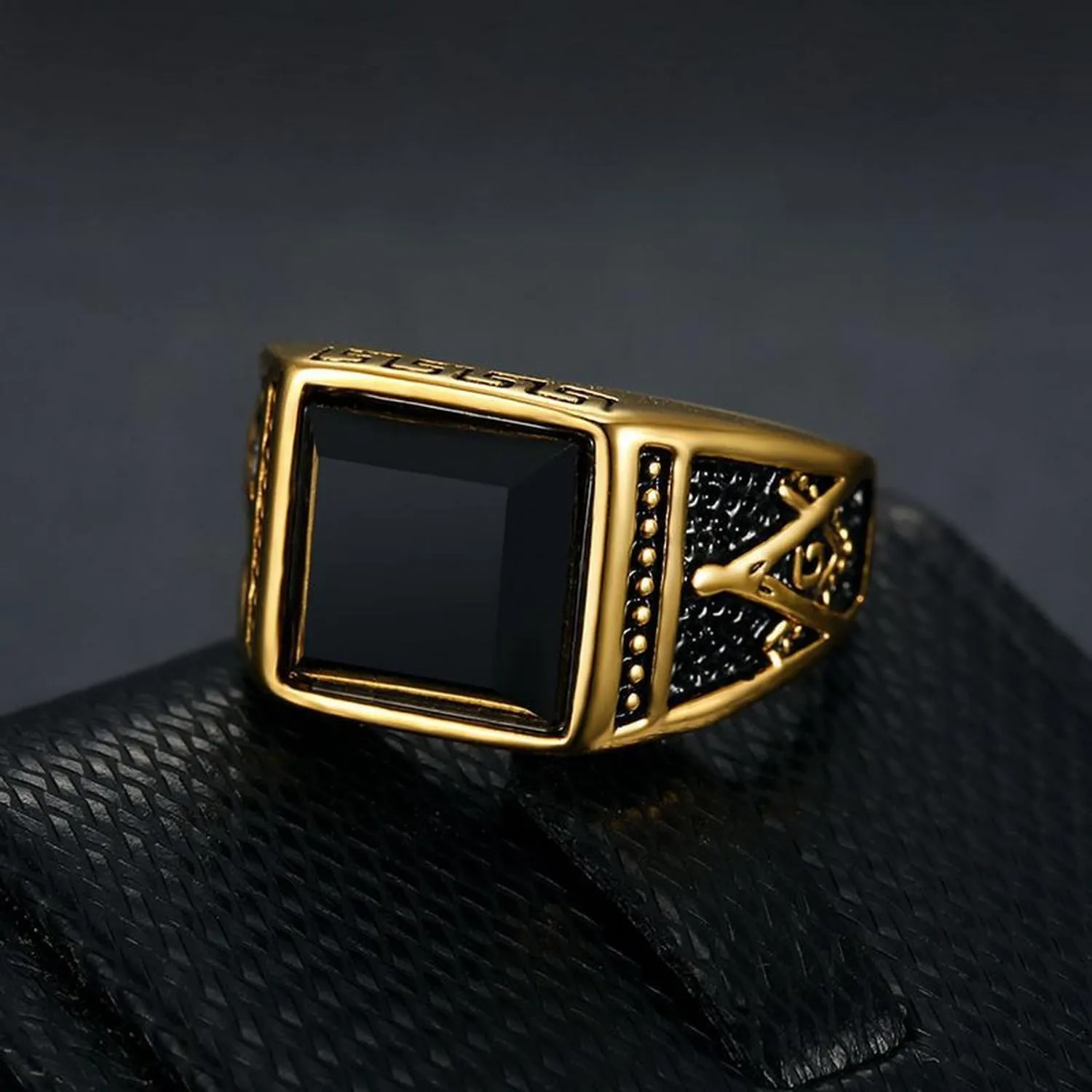 Vintage Black Stone Onyx Signet Ring for Men,Antique Stainless Steel Gold-Plated Ring Freemasonry Masonic Agate Pinky Ring Titanium Steel Ring Gemstone Signet Unique Fashion Biker Jewelry, Large