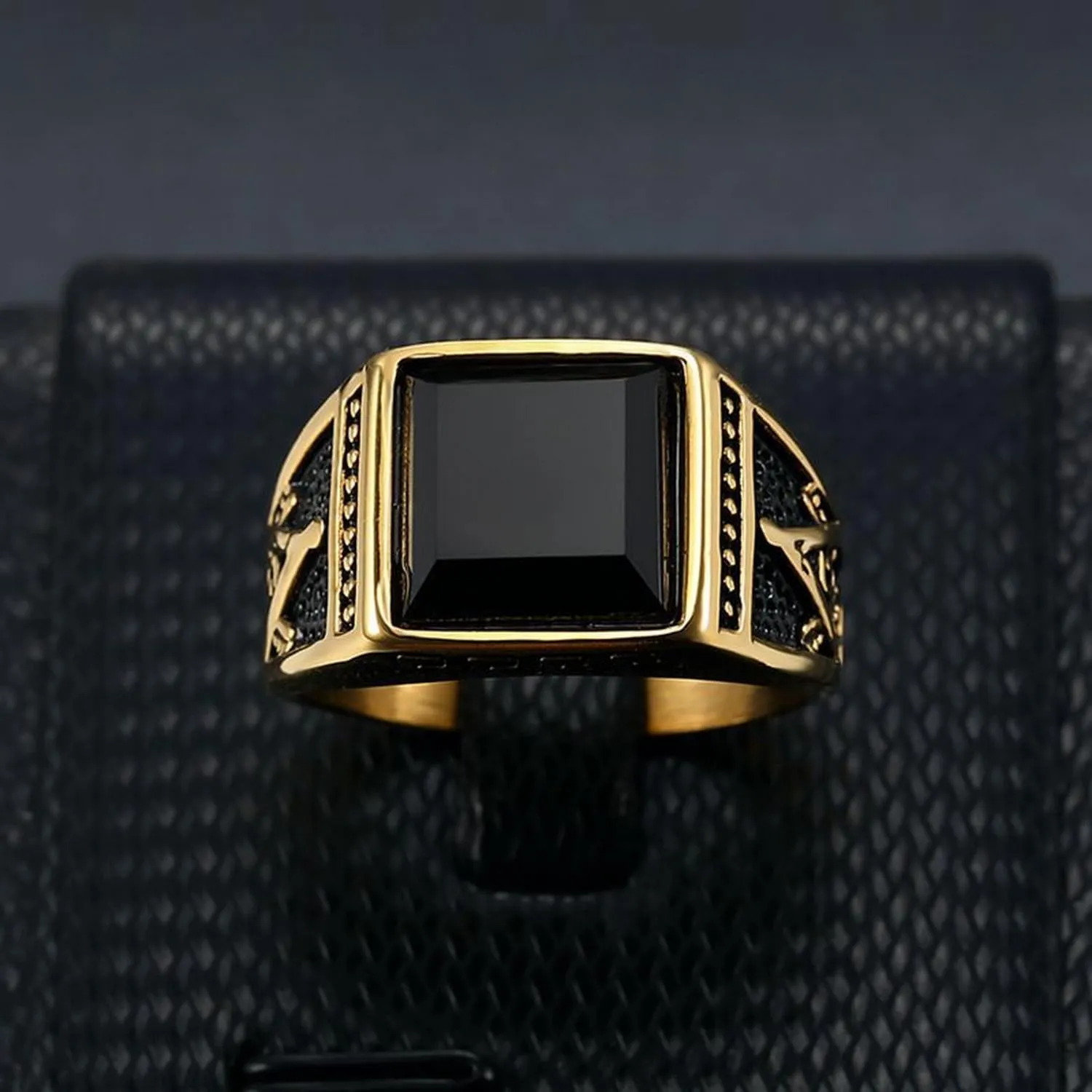 Vintage Black Stone Onyx Signet Ring for Men,Antique Stainless Steel Gold-Plated Ring Freemasonry Masonic Agate Pinky Ring Titanium Steel Ring Gemstone Signet Unique Fashion Biker Jewelry, Large