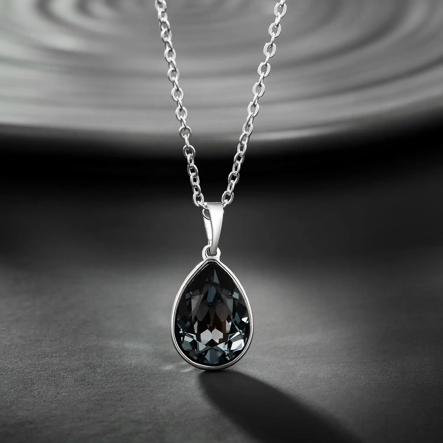 XUPING Teardrop Pendant Necklace Birthstone Crystal Sparkling Necklace for Women Wedding Party Accessories Gift