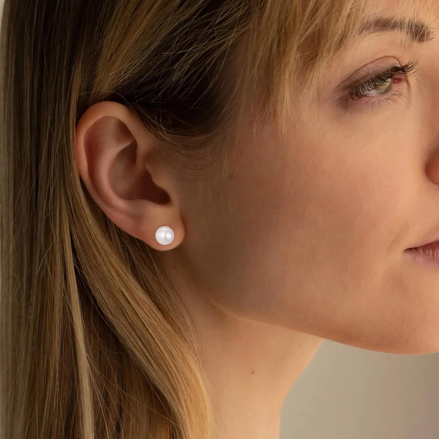 XYJZXY Pearl Stud Earrings for Women Round White Pearl Earrings